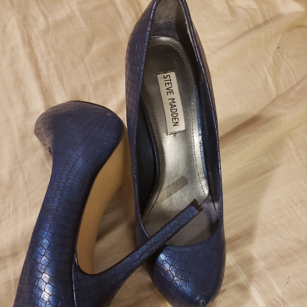 Shoe - Picture 2 of 7